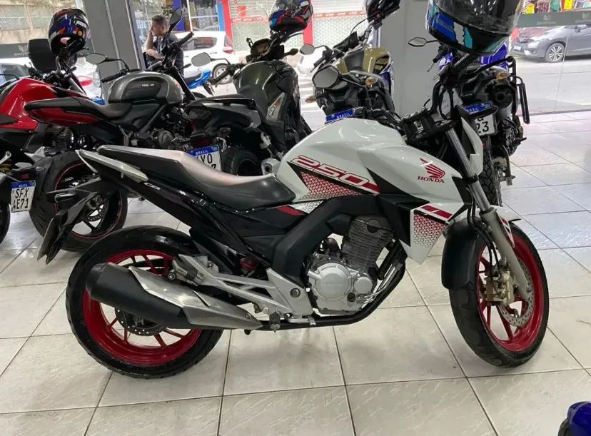 Topíssima!!! CB 250 CBS 2022