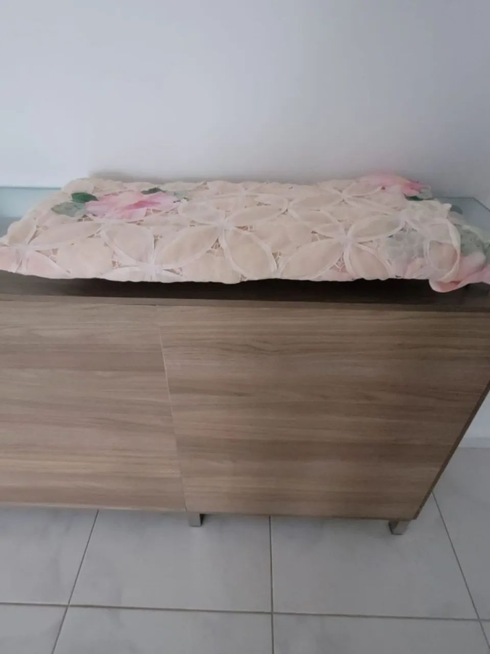 Toalha de Mesa Bordada Decorativa com Estampa Floral - Foto 4