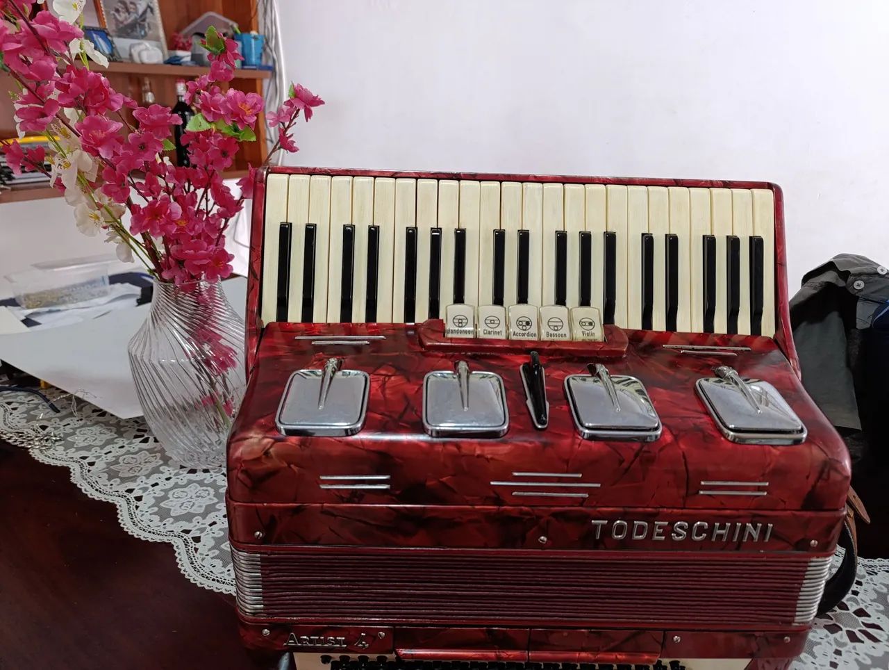 Acordeon,sanfona Todeschini 120 baixos 