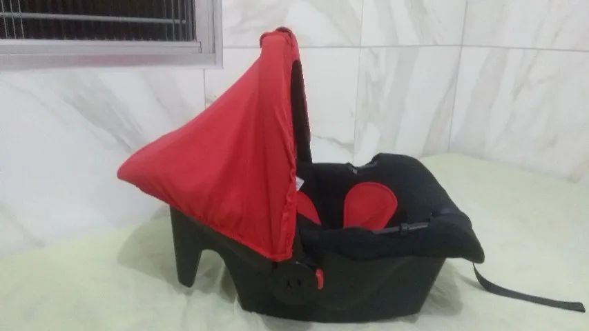 Vende-se bebê Conforto Cadeirinha para Auto de 0 a 13 kg Preto e Vermelho - Styll Baby