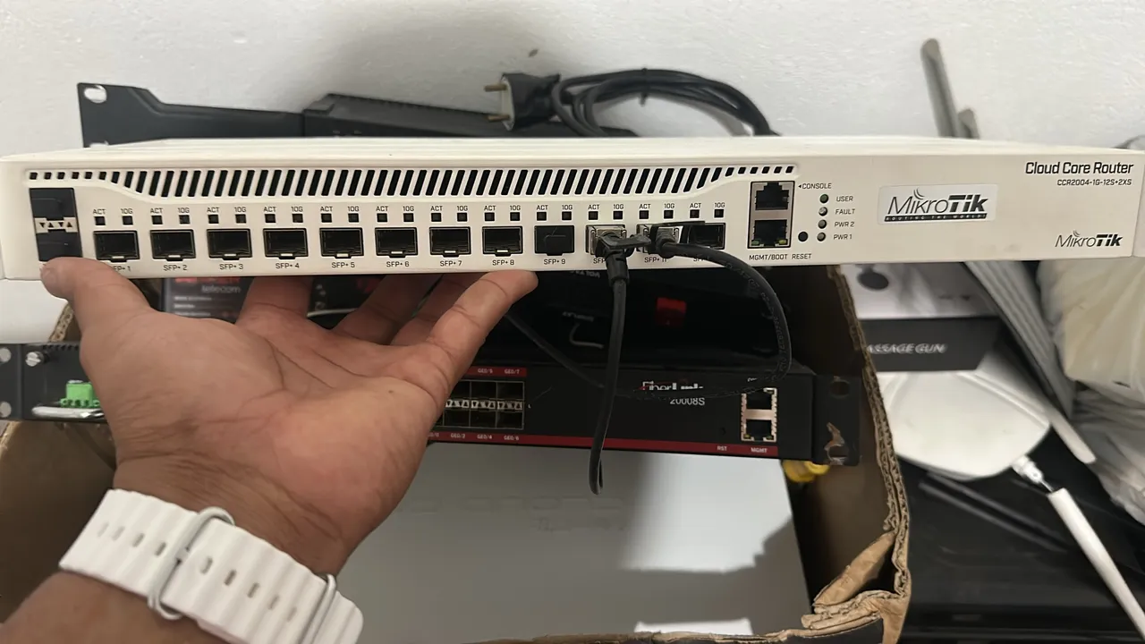 Roteador Mikrotik Cloud Core CCR2004-1G-12S-2XS
