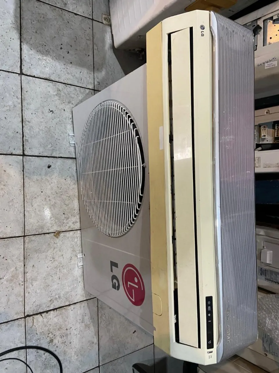 Ar Condicionado LG Hi Wall 12.000 Btu quente e frio, 220v