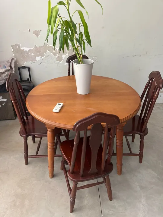 Mesa de Jantar em Madeira Maciça