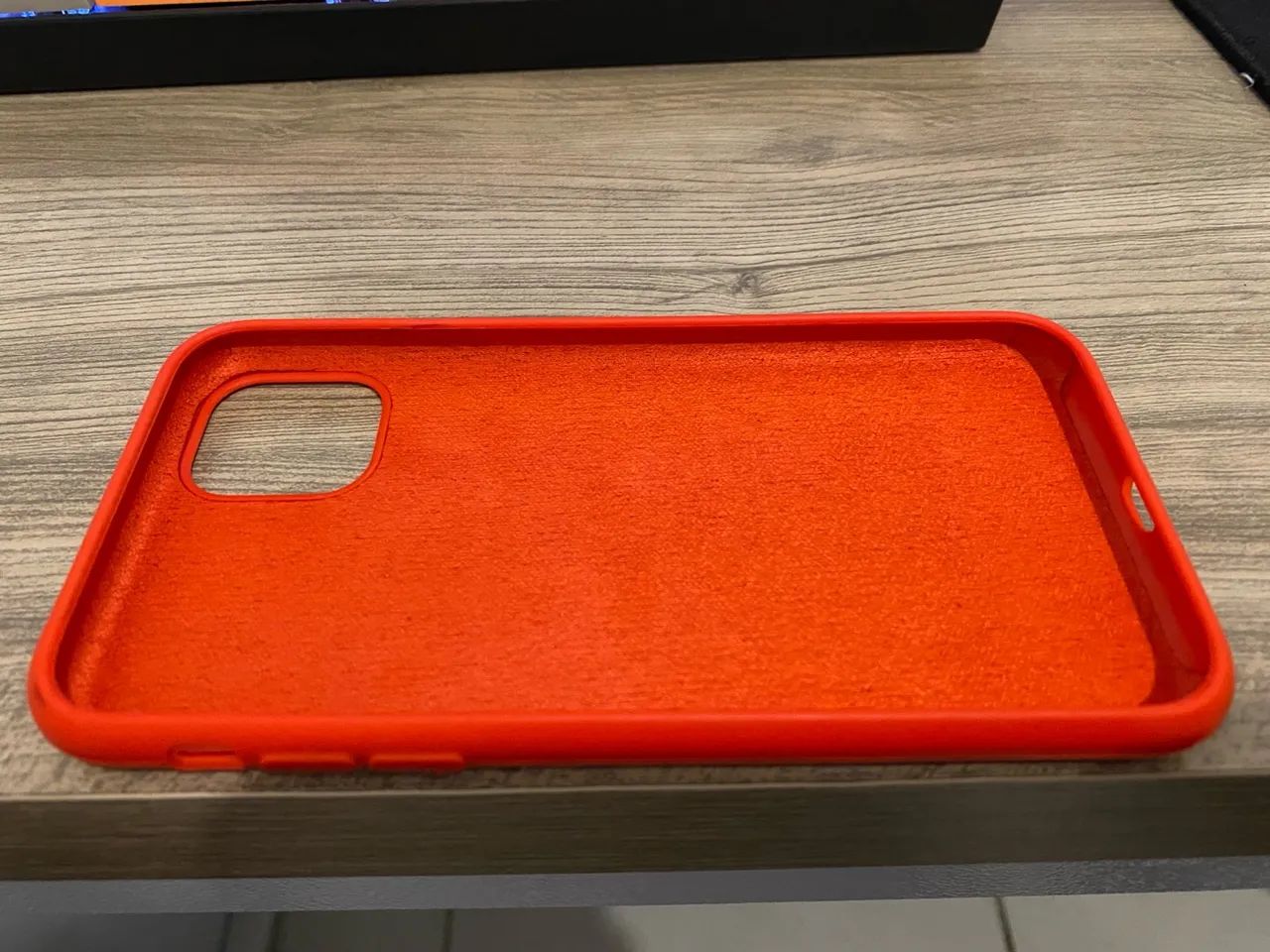 Capa Vermelha Apple para iPhone 11 - Foto 2