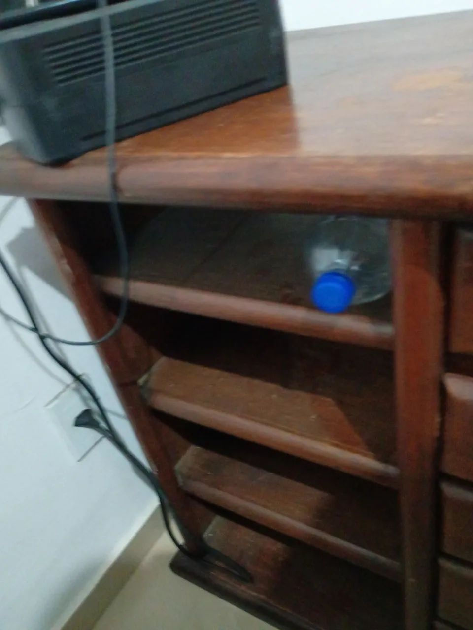 Mesa de escritório de madeira com gavetas - Foto 3