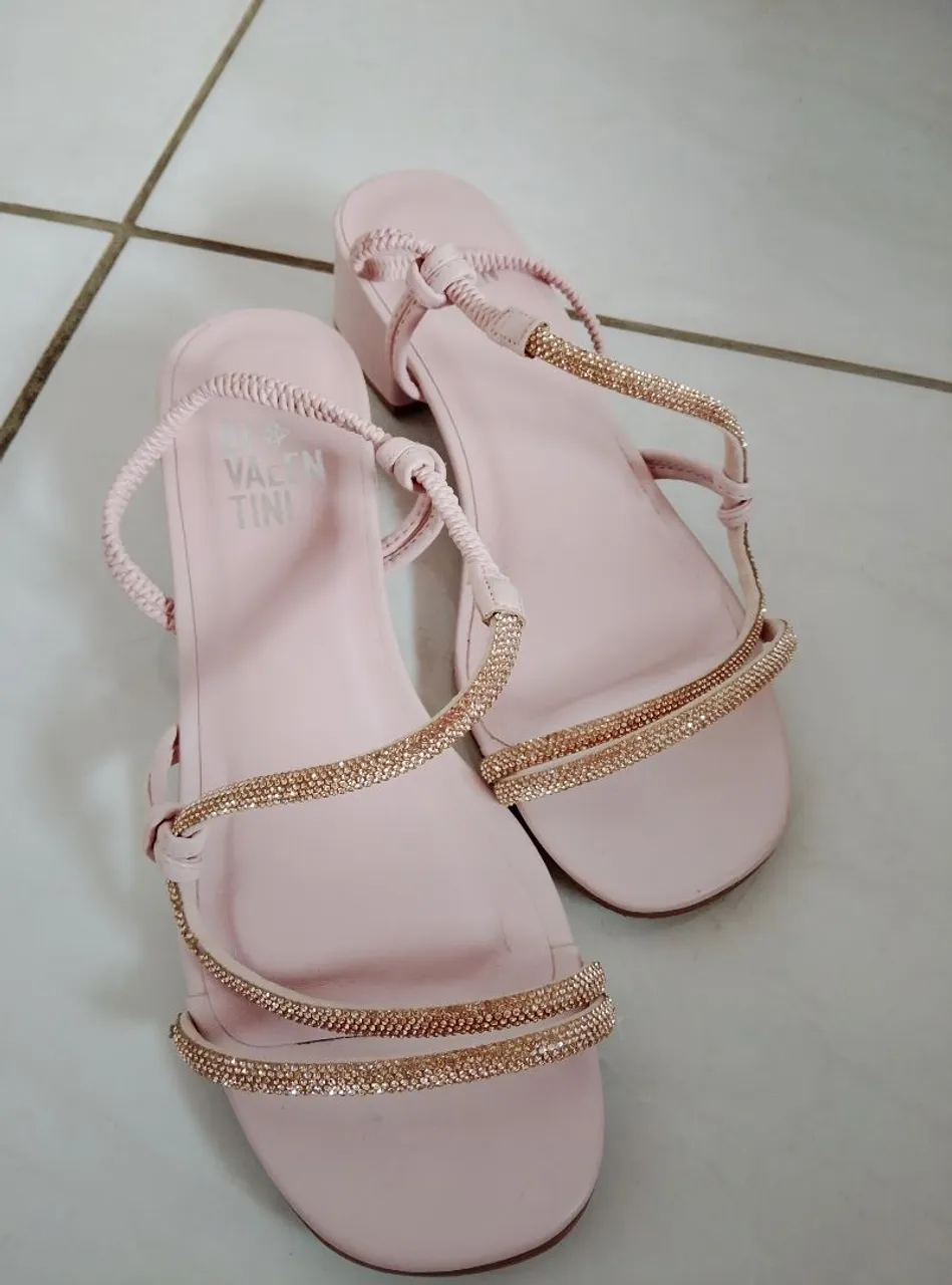 Sandália Feminina Rosa com Detalhes em Strass