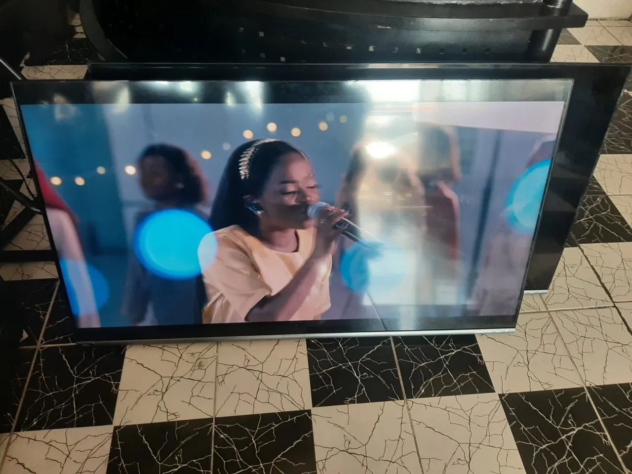 Smart TV com aplicativos e tela grande - Foto 3