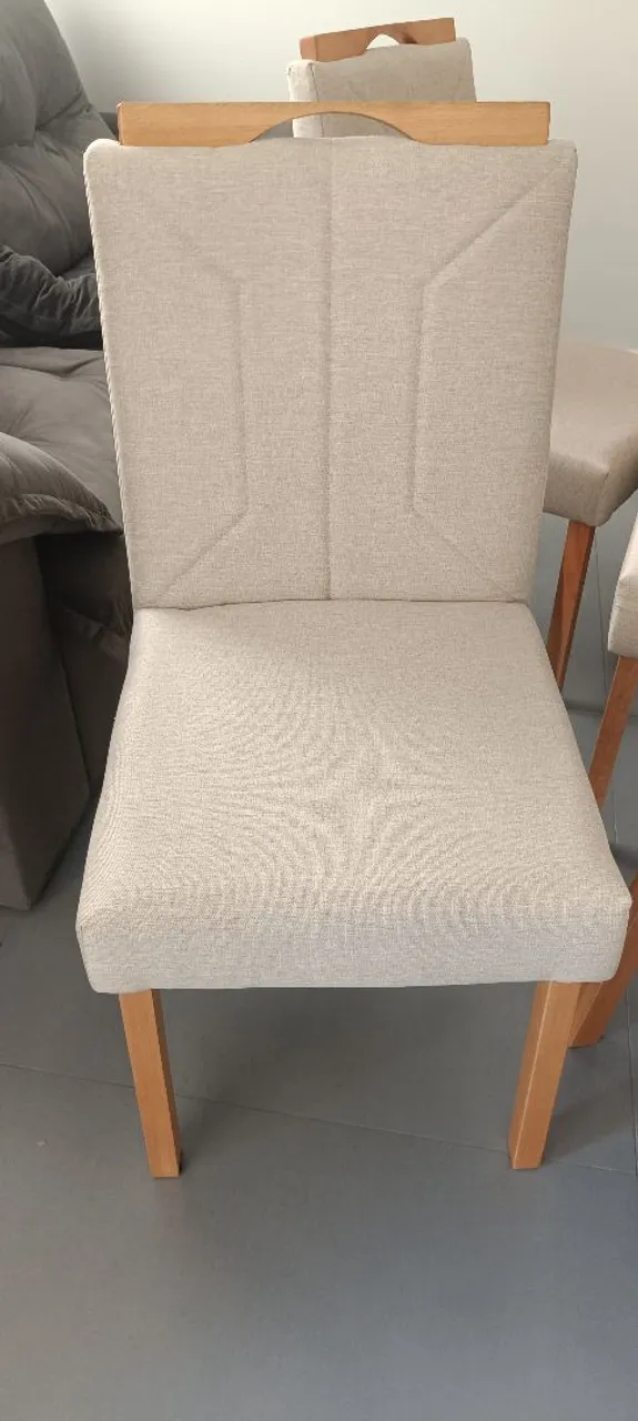 Mesa com 4 cadeiras de Jantar Estofada Bege