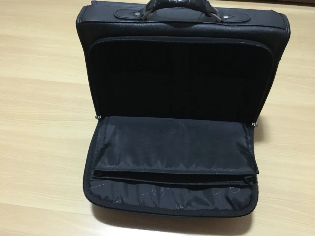 Maleta Dell em couro legítimo, para notebook , preta com logo Dell - Foto 5