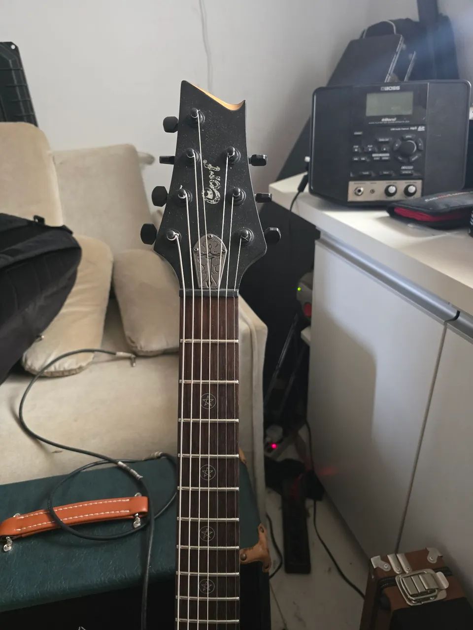 Guitarra corte 7 cordas captadores EMG z tremolo, regulada - Foto 3