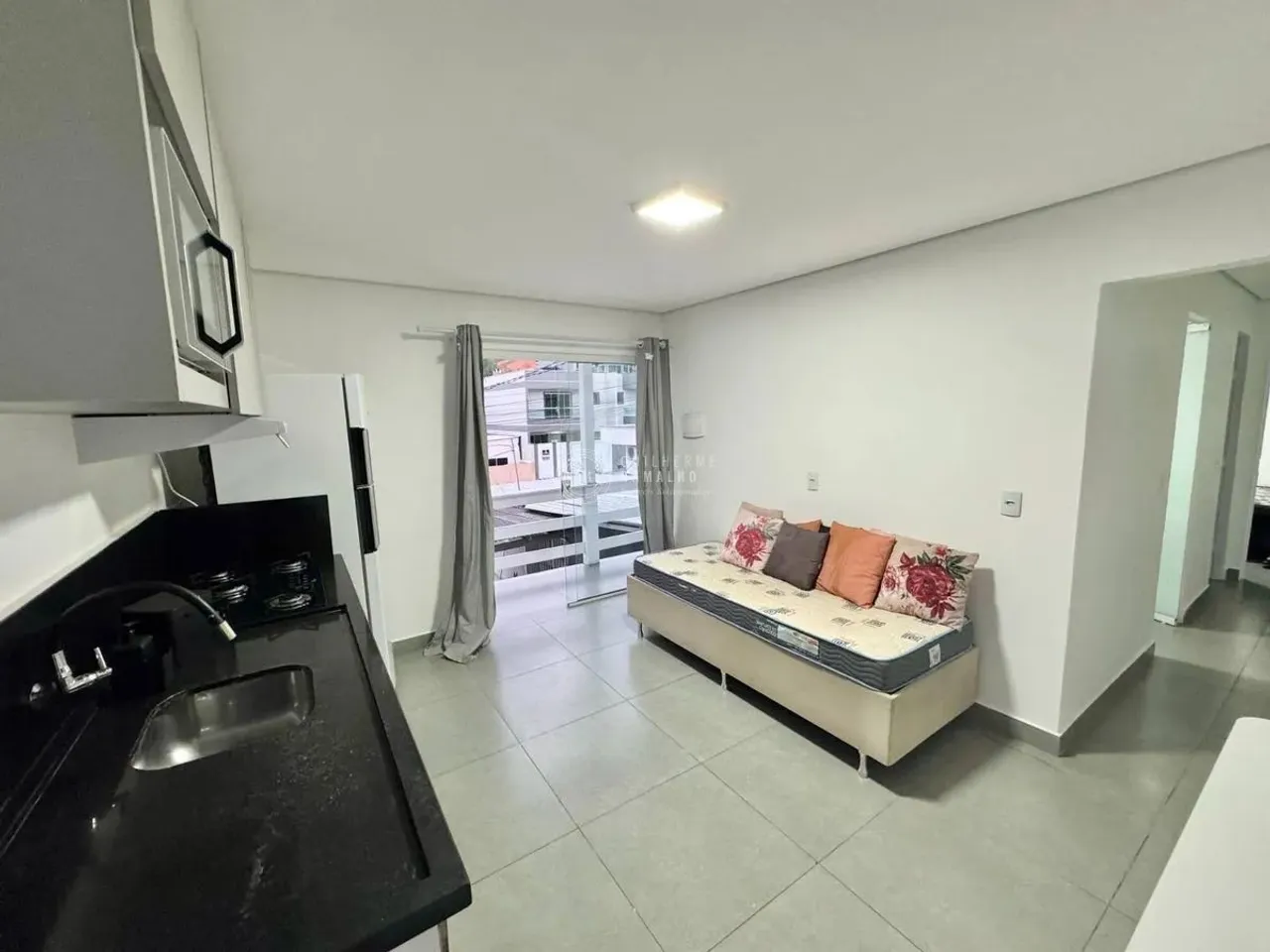 Locação anual: casa com 2 quartos// bairro das nações //Balneário Camboriú
