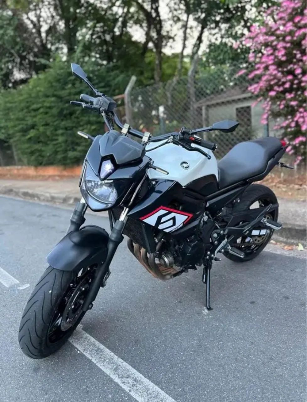 Yamaha XJ6 