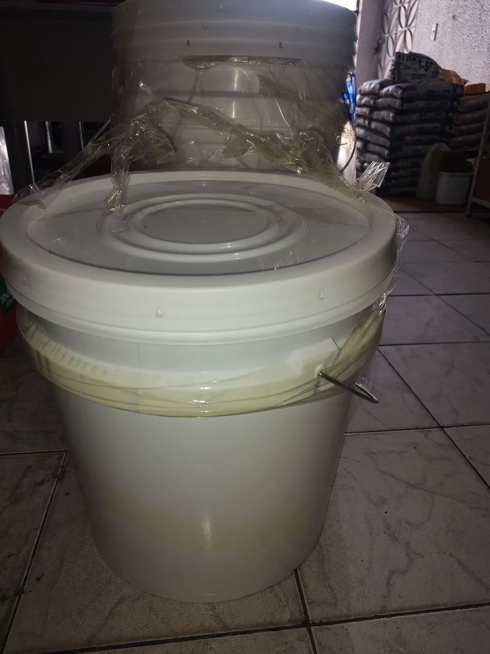 Balde de 30 litros com alça de aço  - Foto 2