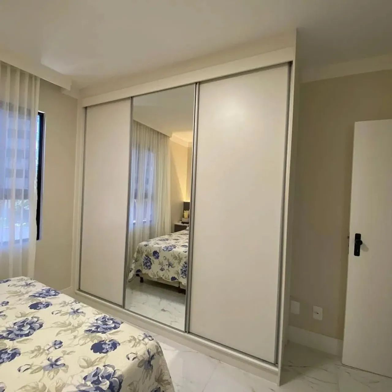 Closet branco de correr com 3 gavetas - Foto 2