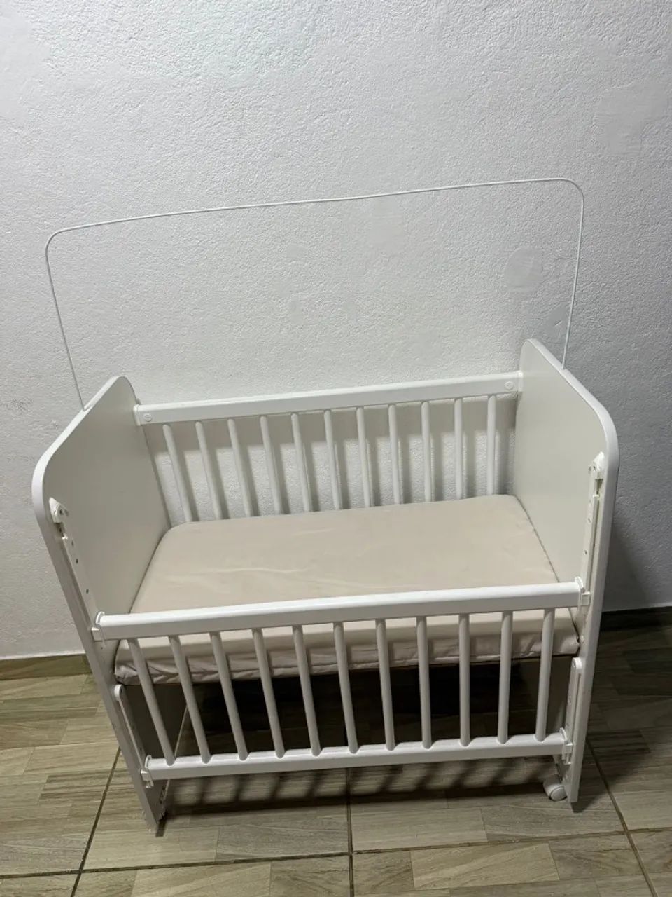 Mini berço com grade movel - Foto 2