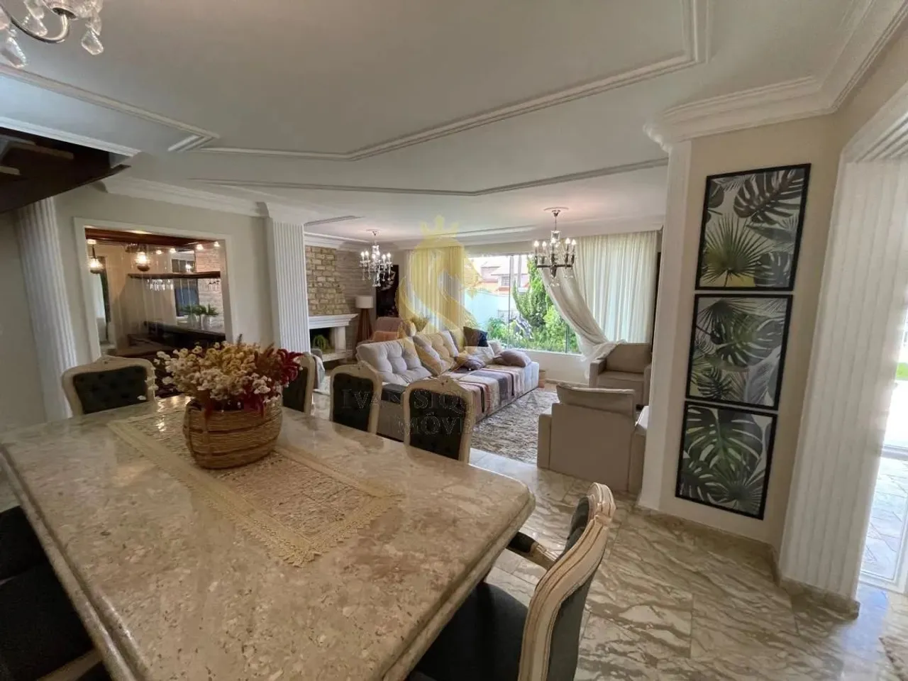 Casa para Venda em Curitiba, Boqueirão, 4 dormitórios, 2 suítes, 5 banheiros, 4 vagas