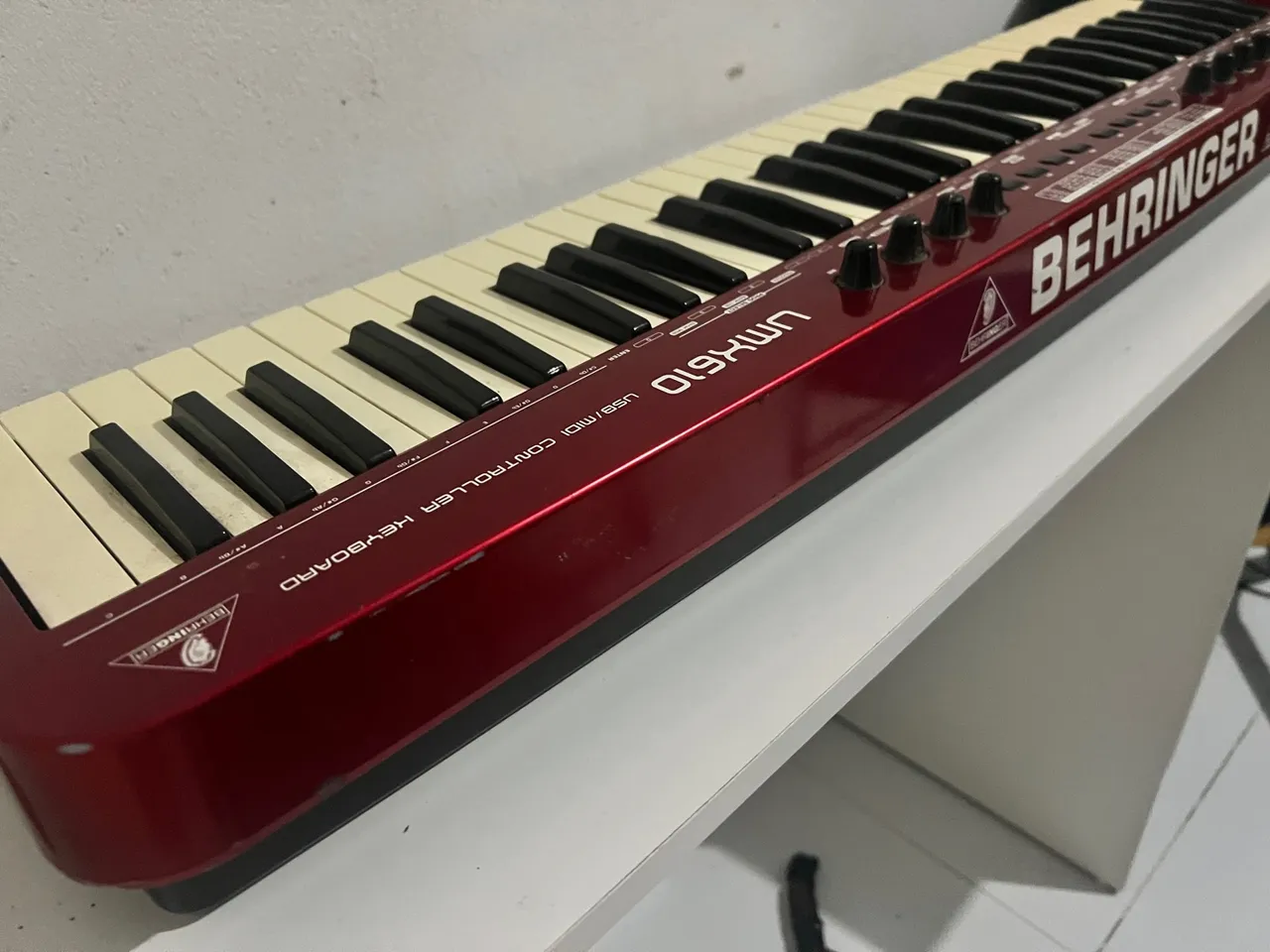 Teclado Controlador MIDI Behringer UMX610