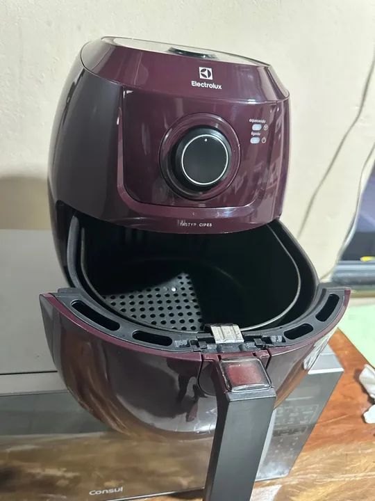Fritadeira Elétrica sem Óleo/Air Fryer Electrolux vinho super conservada  - Foto 4