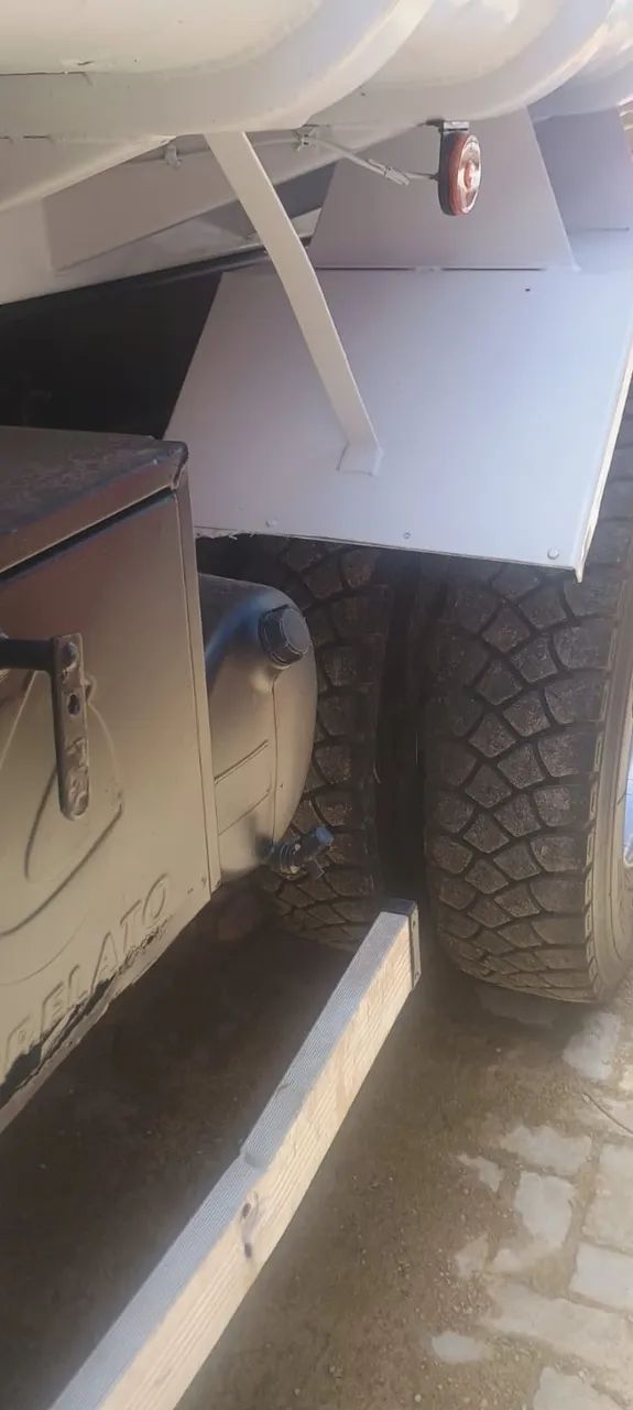 caminhão toco caçamba categoria especial com reduzida e cabine de fibra muito boa  - Foto 7