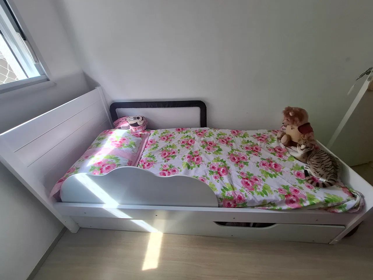 Cama infantil com proteção lateral