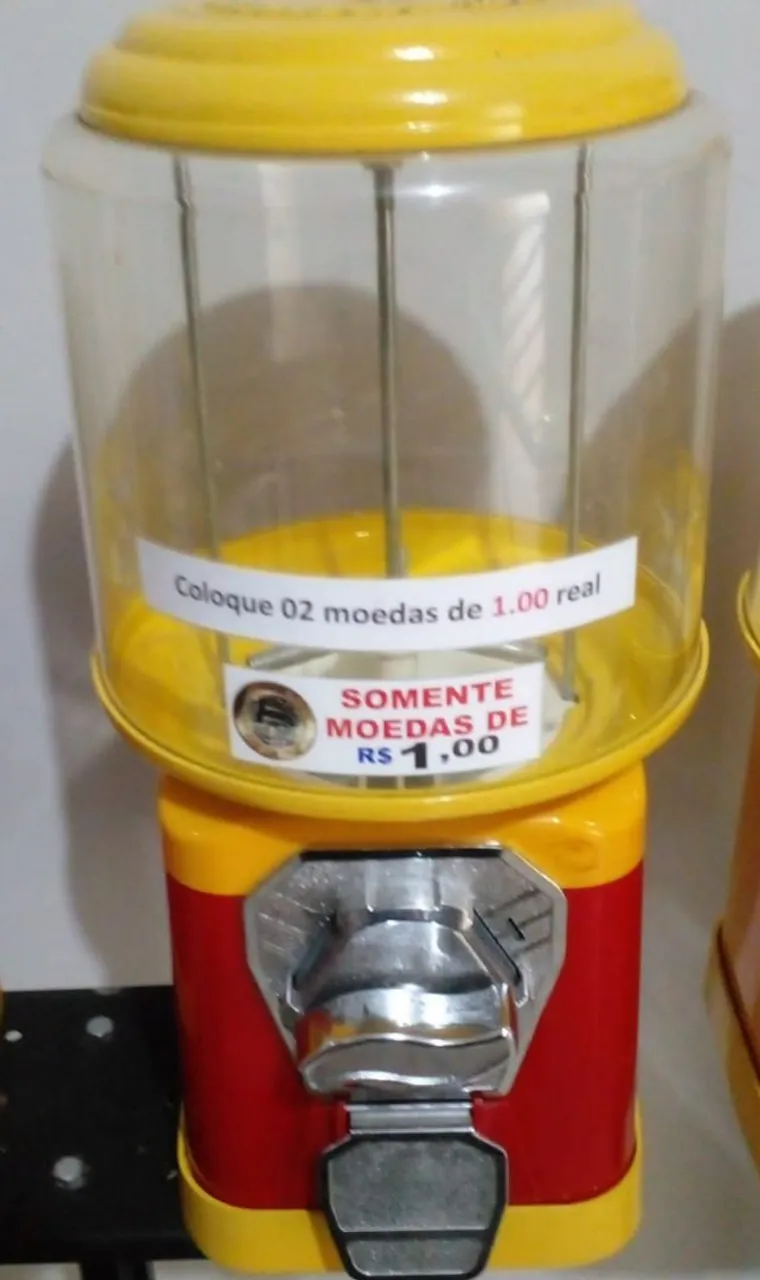 Máquina de bolinhas e chicletes.