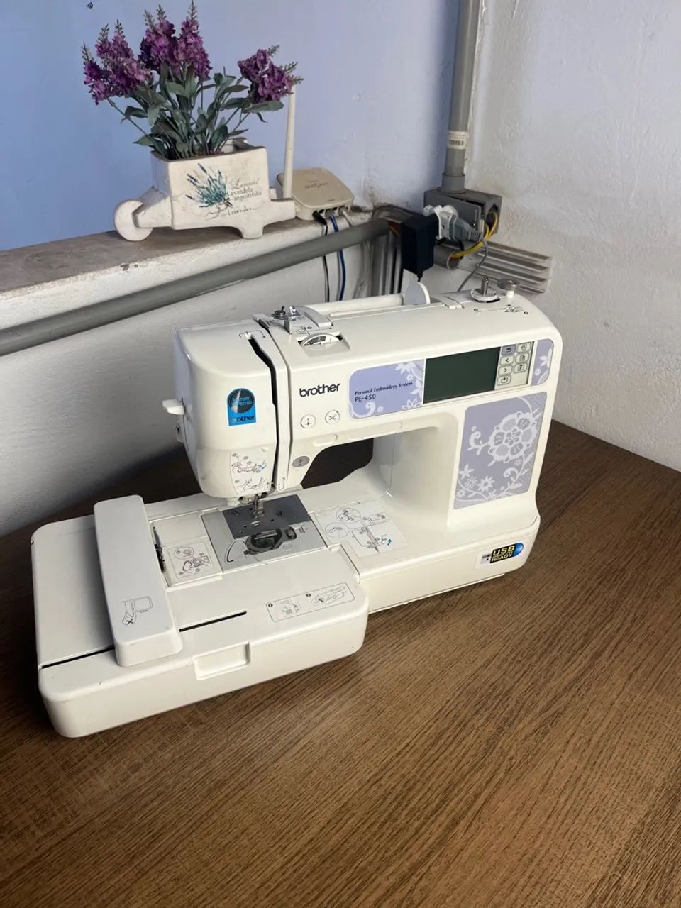 Máquina de Costurar Brother PE-450 + Curso de Matriz + Transformador! - Foto 5