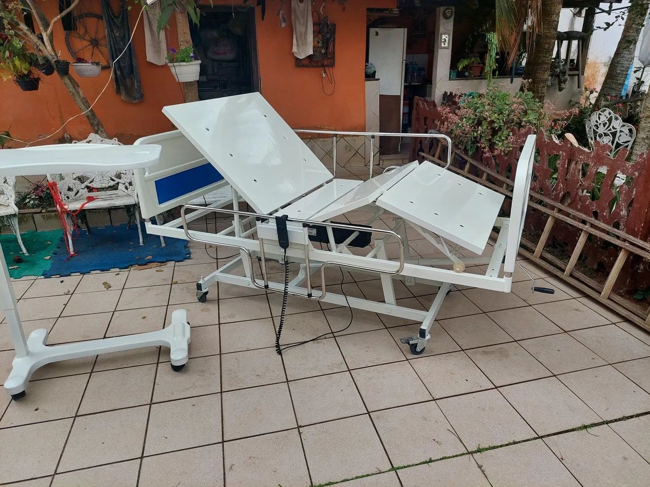 Cama hospitalar elétrica com elevação de altura.  - Foto 4