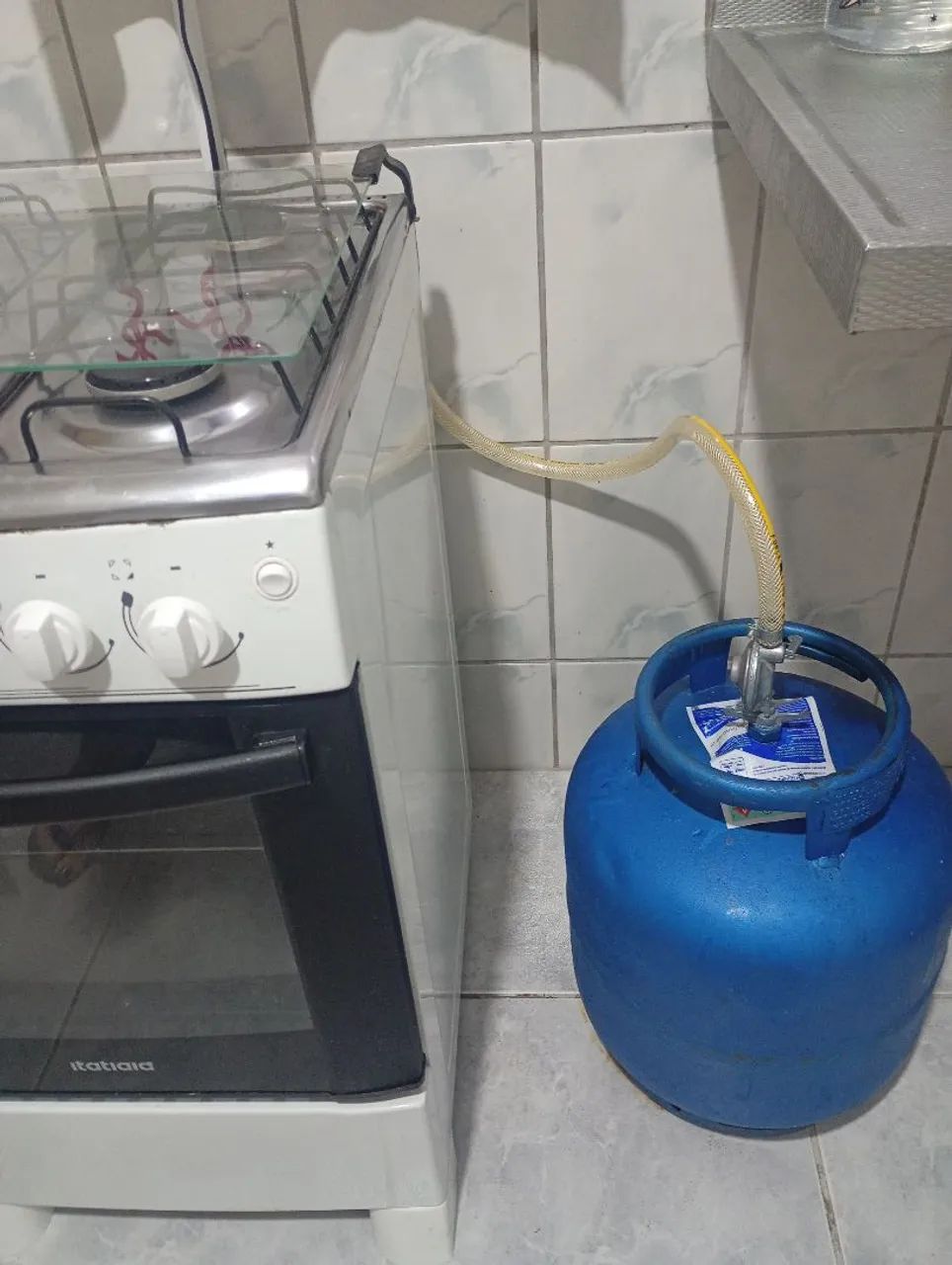 Vende-se fogão semi-novo com botij e mangueira de gás . - Foto 5