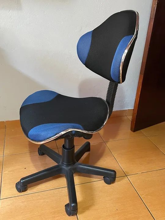 Cadeira de Escritório Giratória com Rodinhas - Foto 3