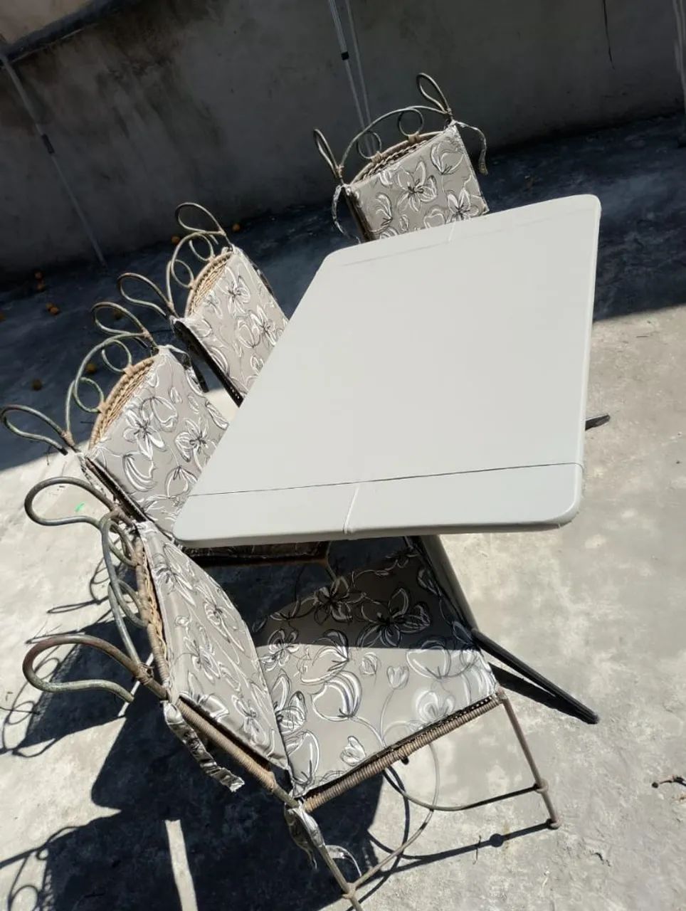 Mesa com 4 cadeiras
