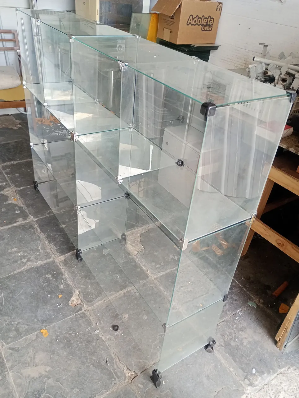 Estante de Vidro Modular com Rodinhas