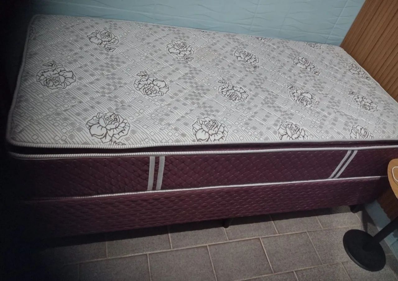 Cama box / Solteiro / Excelente conservação 