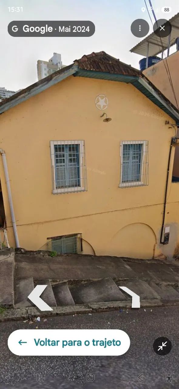 Terreno com casa antiga construída 