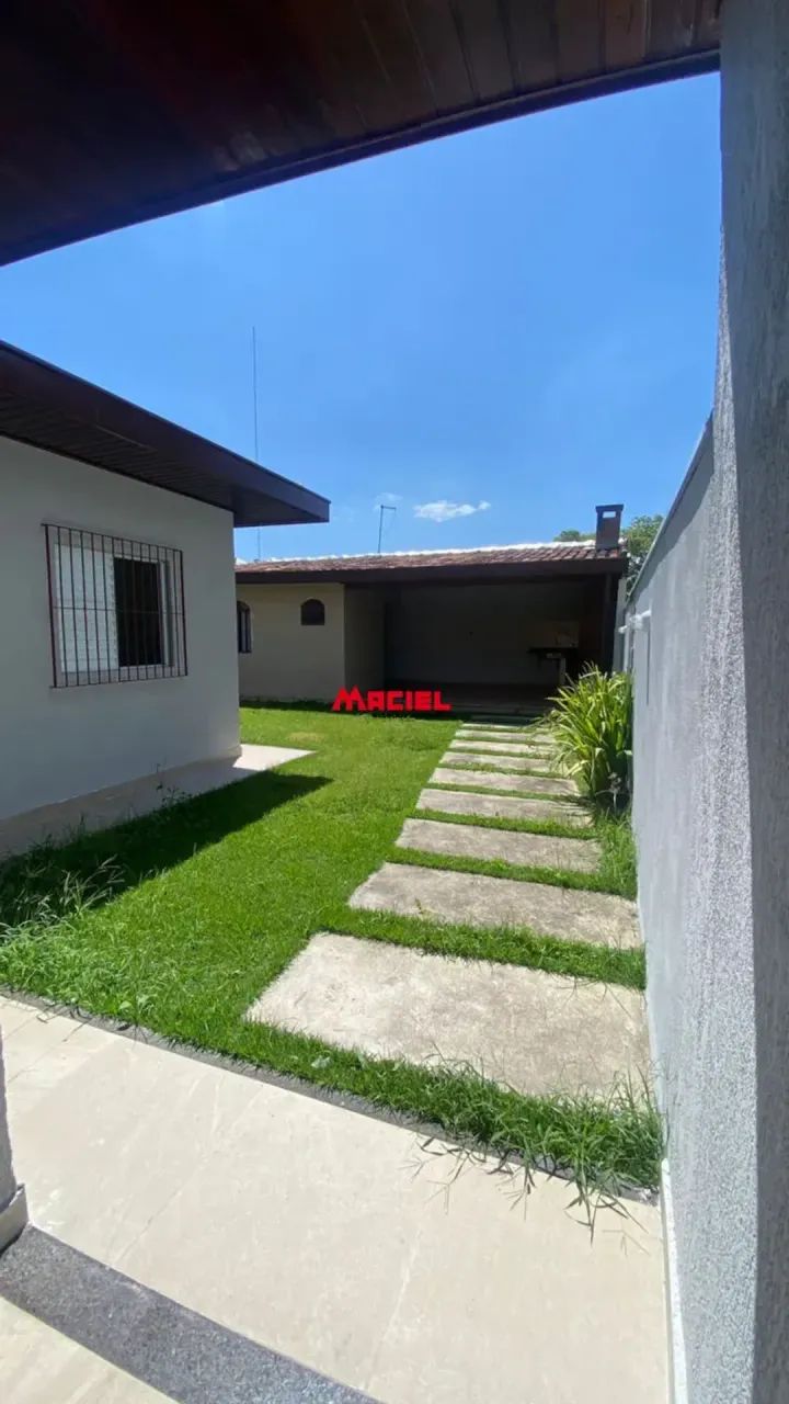 Casa com 3 Dormitórios e Espaço Gourmet no Parque Industrial