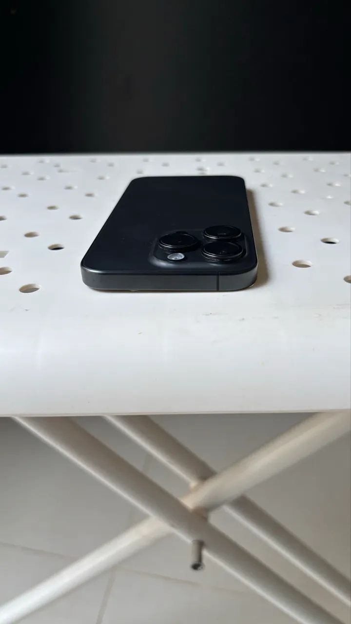 iPhone 15 Pro Titânio Preto - Foto 2