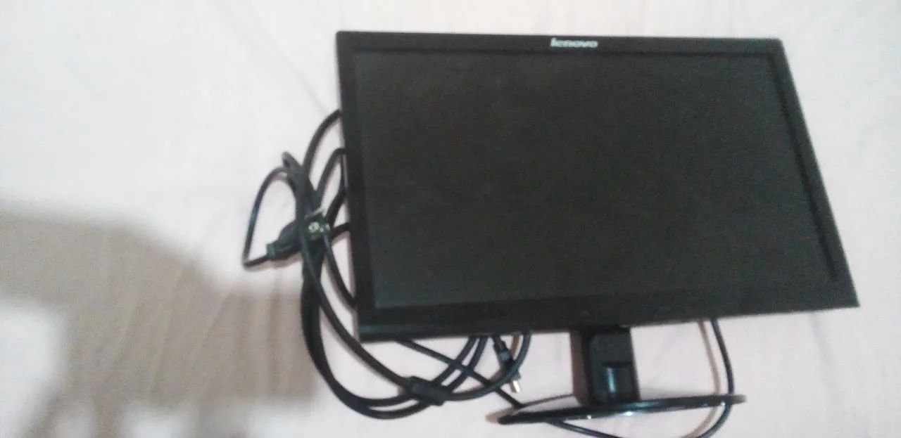 Monitor usado com cabos  - Foto 2