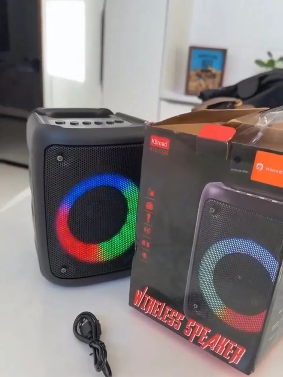 CAIXA DE SOM COM LED E SUPORTE PARA CELULAR