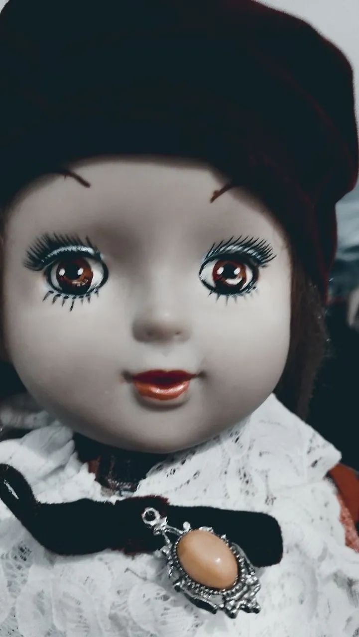 Boneca de pano com rosto de porcelana  - Foto 5
