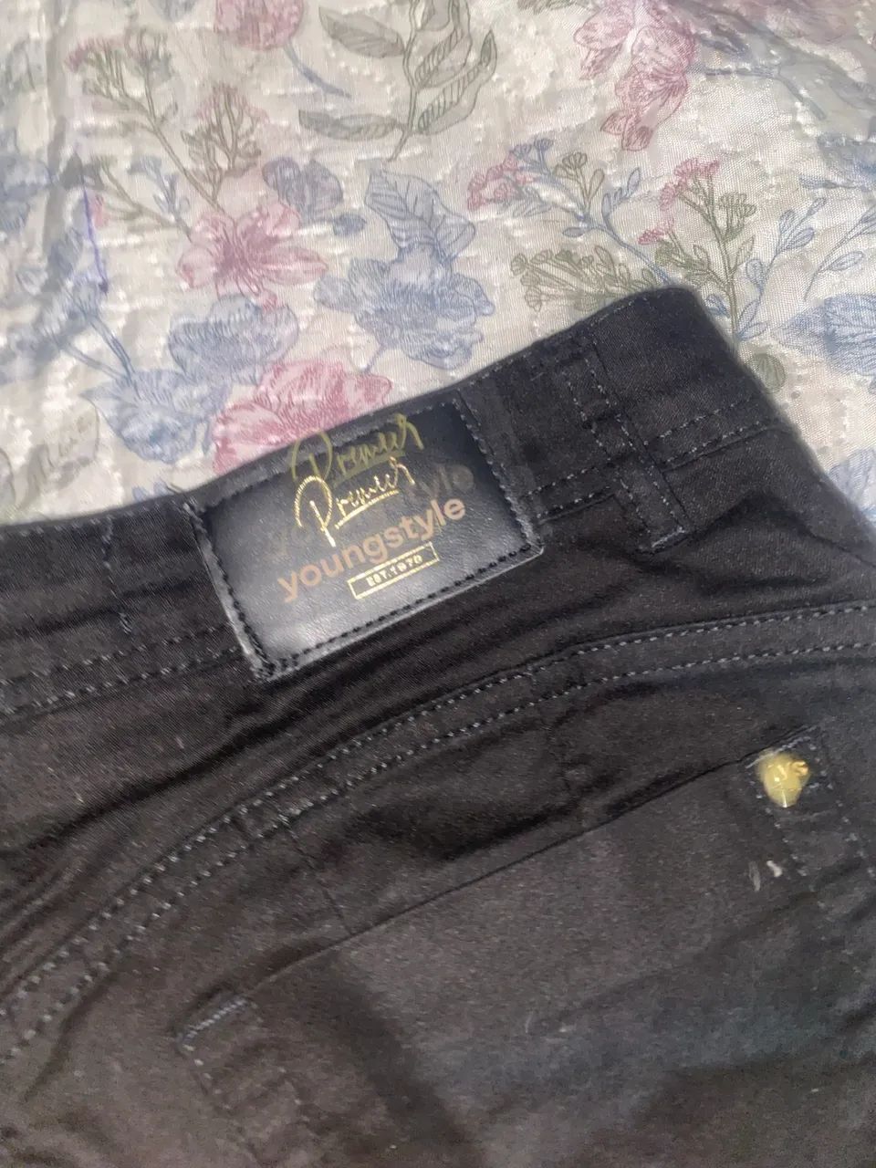 Short preto com detalhe dourado  - Foto 2