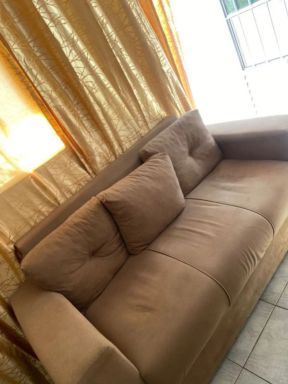 Vendo sofá de três lugares 