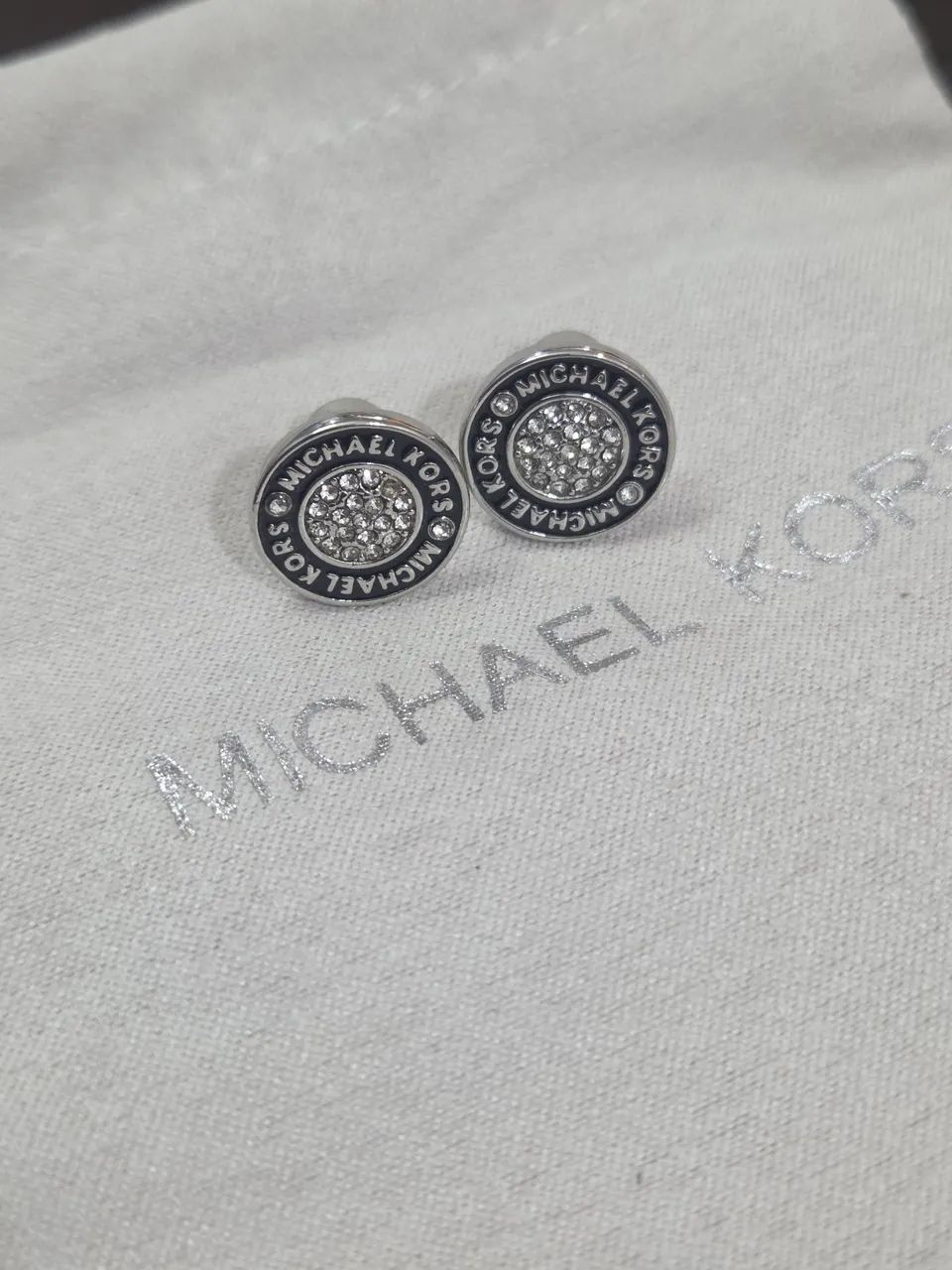 Brinco Michael Kors Signature 