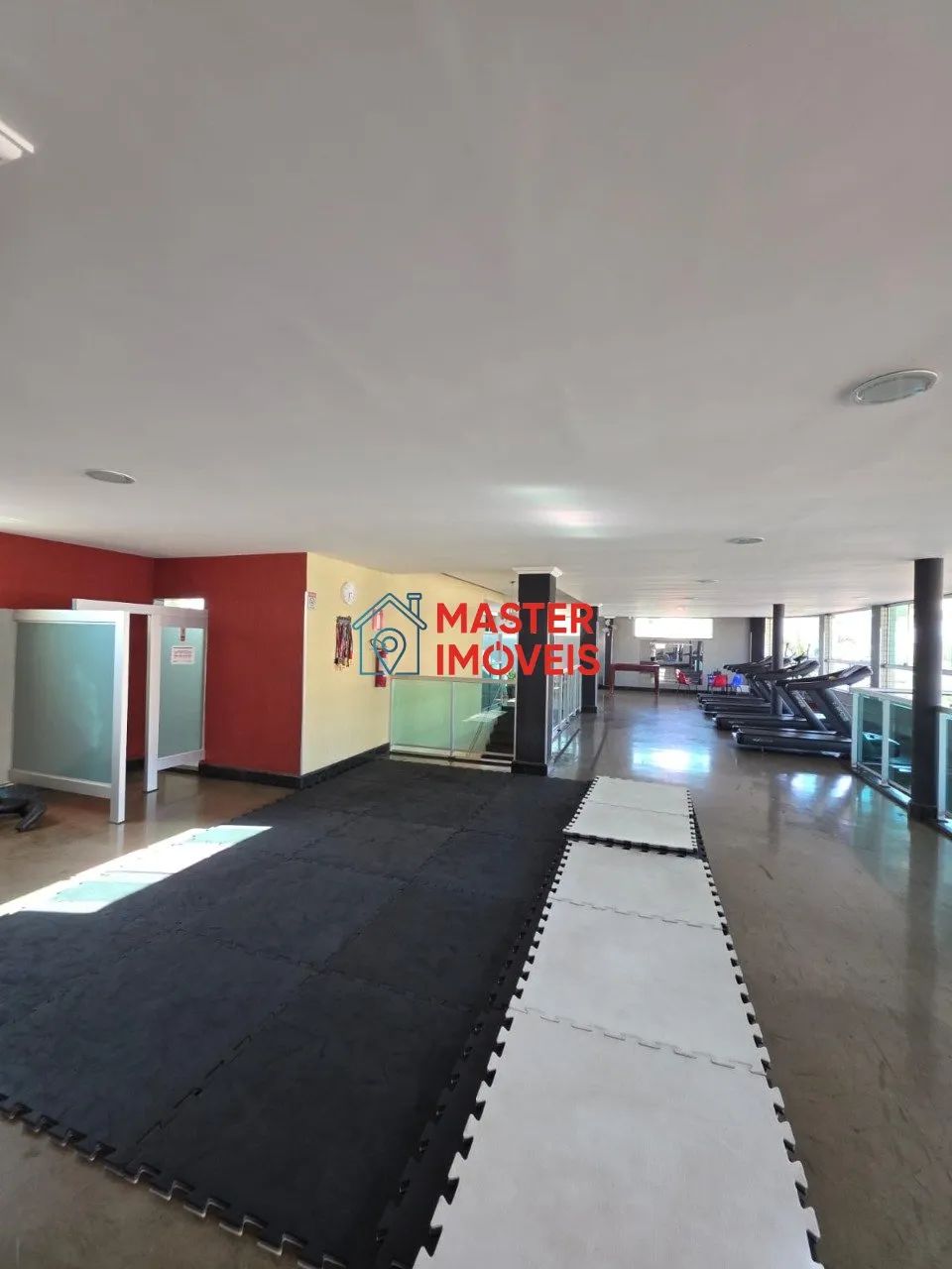 PRÉDIO COMERCIAL EM PONTO COMERCIAL