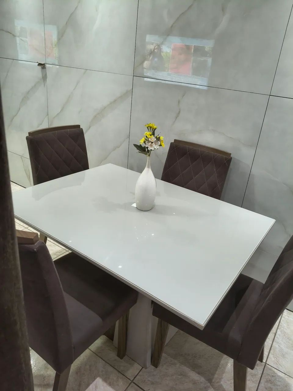 Mesa com 4 cadeiras 