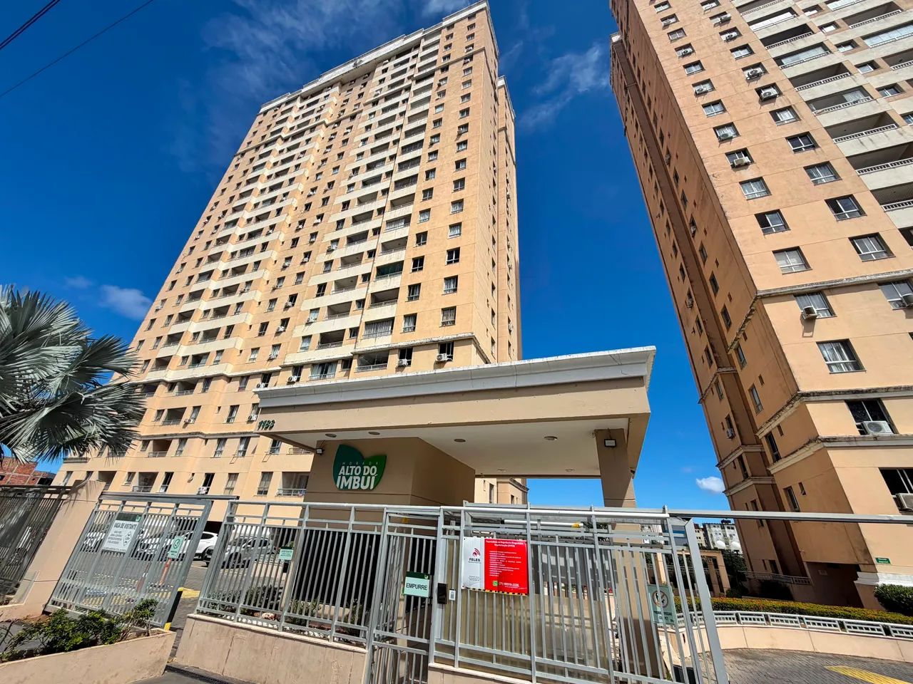 APARTAMENTO 3/4 COM SUÍTE E VARANDA NO IMBUI VILLE 