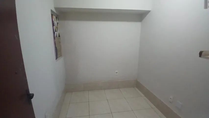 Vendo apartamento 2 quartos , muito barato. Subsolo de frente pra rua com janela pra rua.  - Foto 5