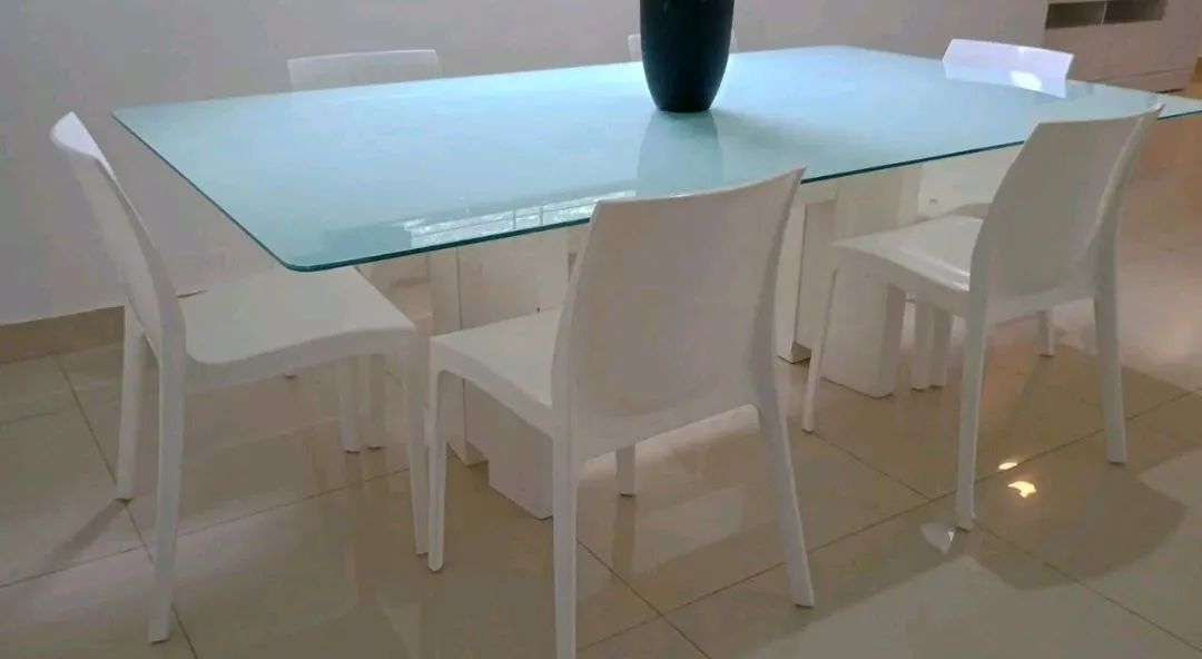 Mesa de Jantar 2,10m com Tampo de Vidro e Base Laqueada - Excelente Estado - Foto 3