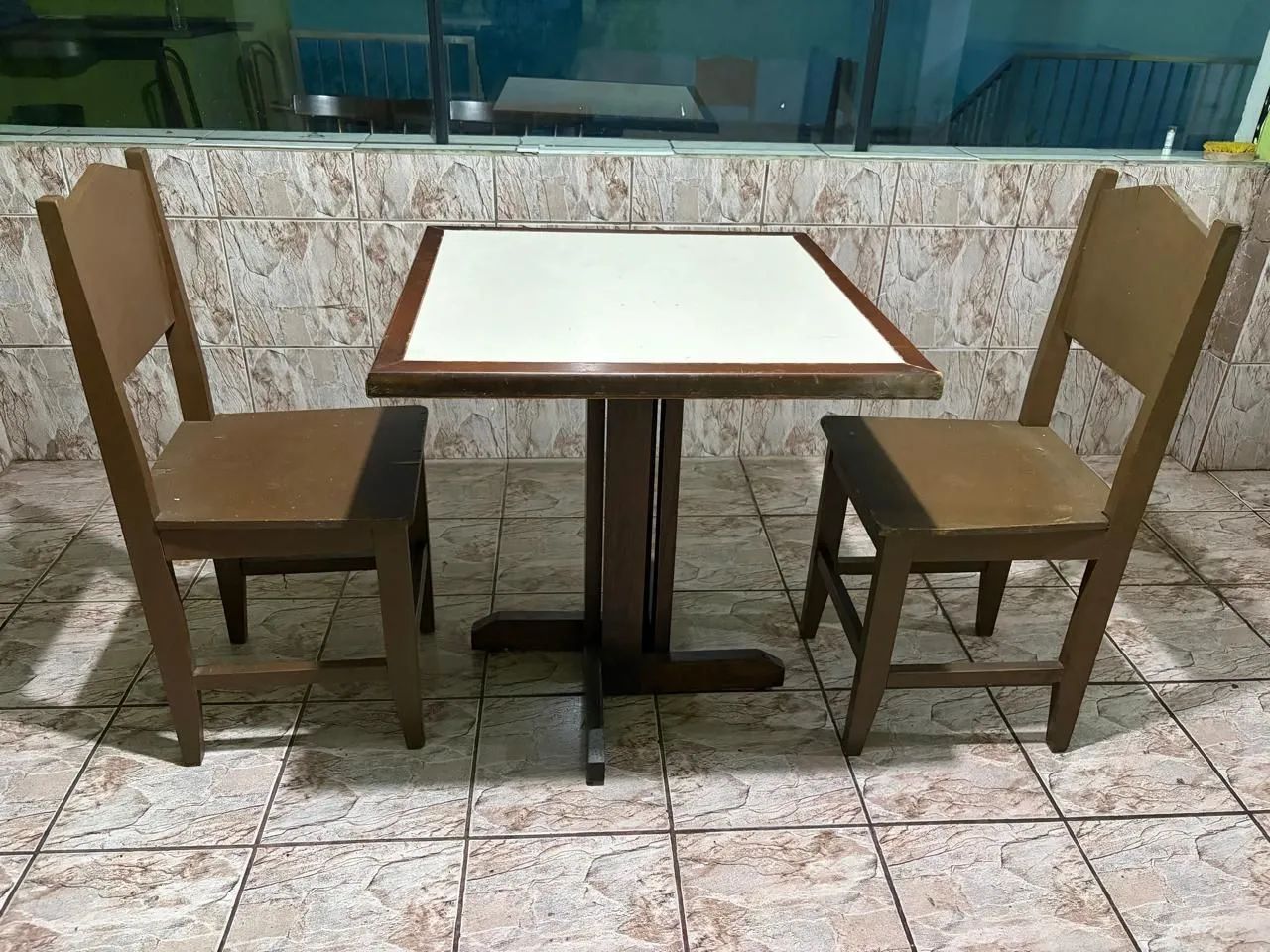Mesa Madeira com 2 cadeiras  - Foto 2