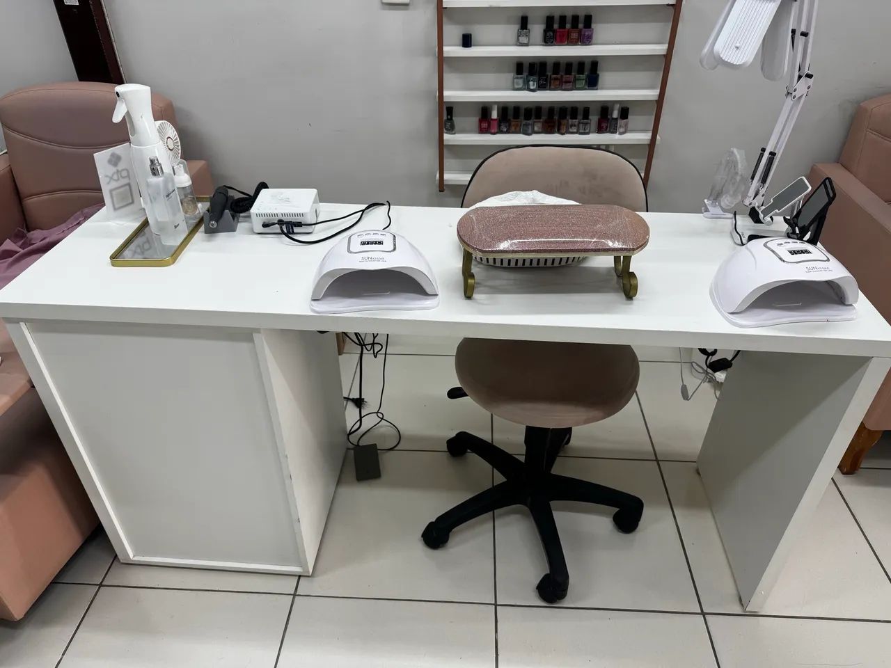 Mesa de atendimento para salão de beleza - R$ 700,00
