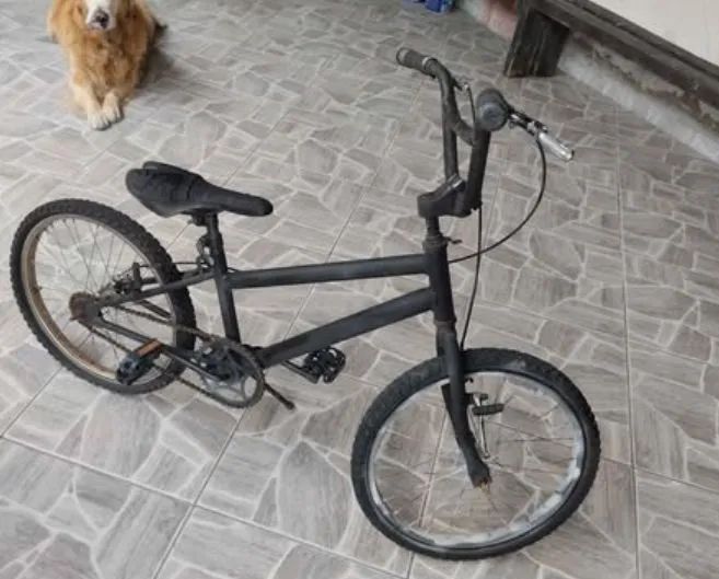 Bicicleta preta. Aro 20 