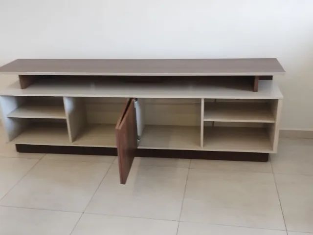 Rack em MDF com tampo em madeira em excelente estado. - Foto 3